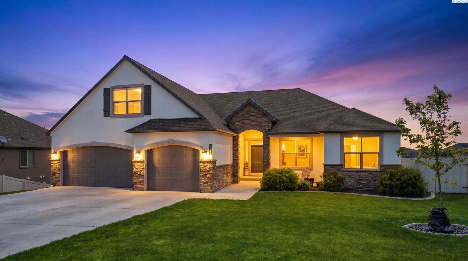 Property Photo:  1628 Heidi Pl.  WA 99352 