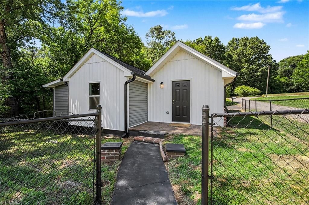 Property Photo: 607 Truman Street NC 27288