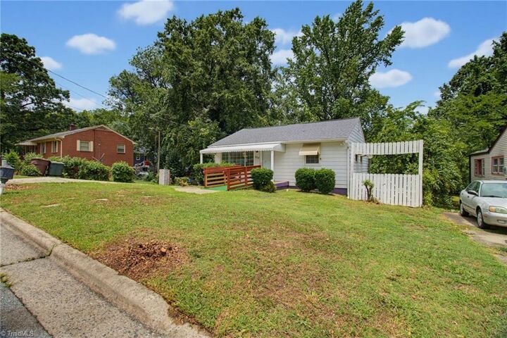 Property Photo:  807 Tuscaloosa Street  NC 27406 