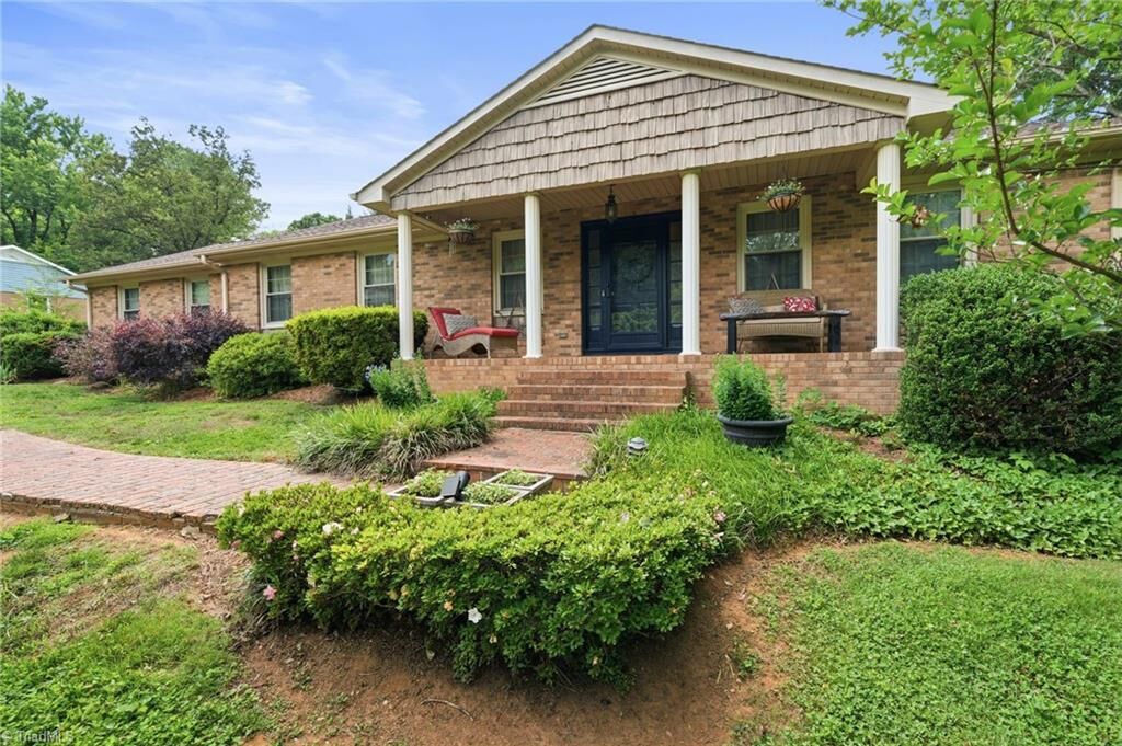 Property Photo: 3630 Grandview Club Road NC 27040