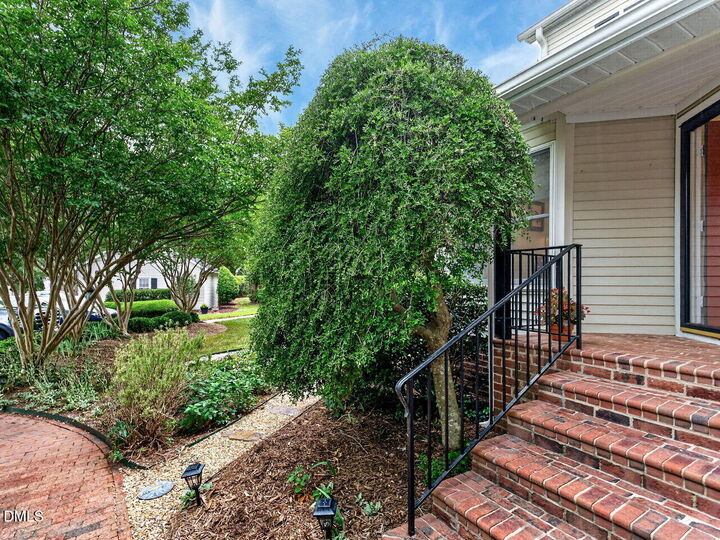 Property Photo:  386 Lyndfield Cl W  NC 27312 