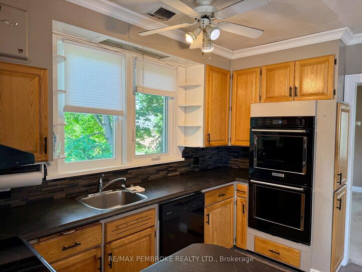 Photo de la propriété:  474 Fraser Street  ON K8A 1Y7 