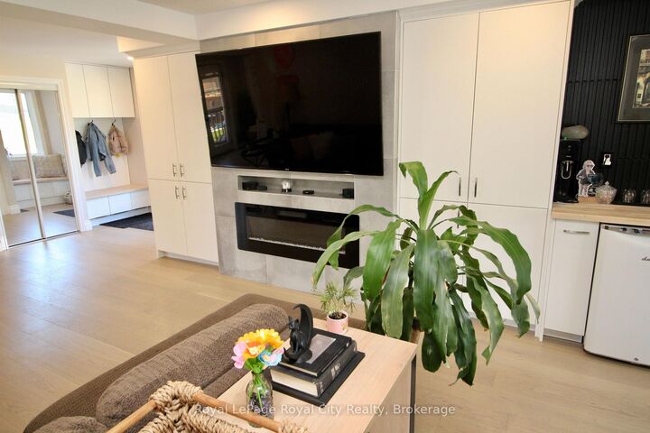 Property Photo: 8 Rosewood Avenue ON N1H 5Z9