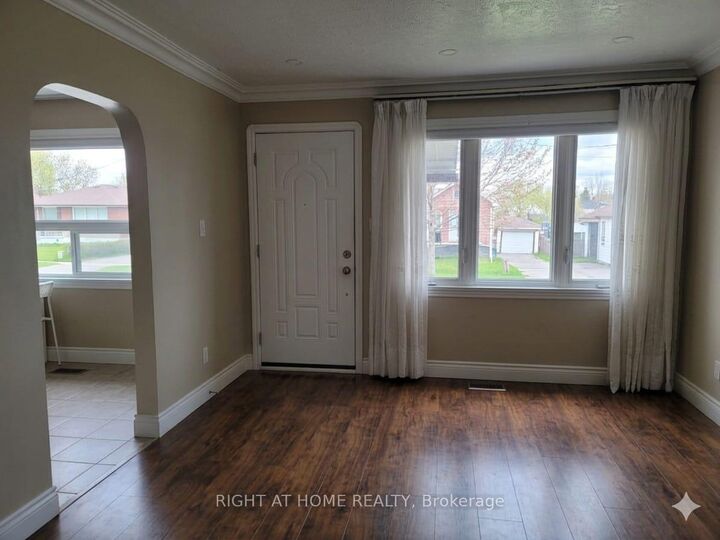 Property Photo:  289 Ballard Street S  ON L1H 3N9 
