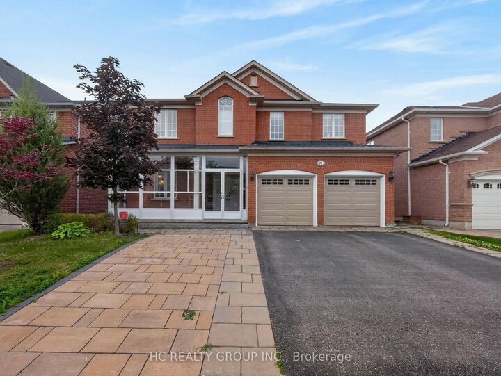 21 Wolf Trail Crescent — photo 1