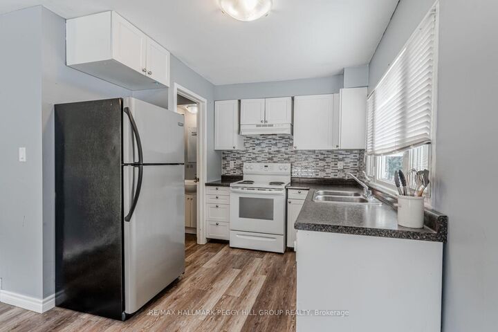 Property Photo:  126 Robert Street E 2  ON L9M 1J2 