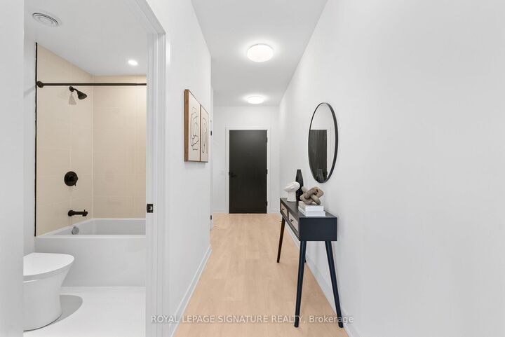 Property Photo: 117 Broadway Avenue 2502 ON M4P 1V3
