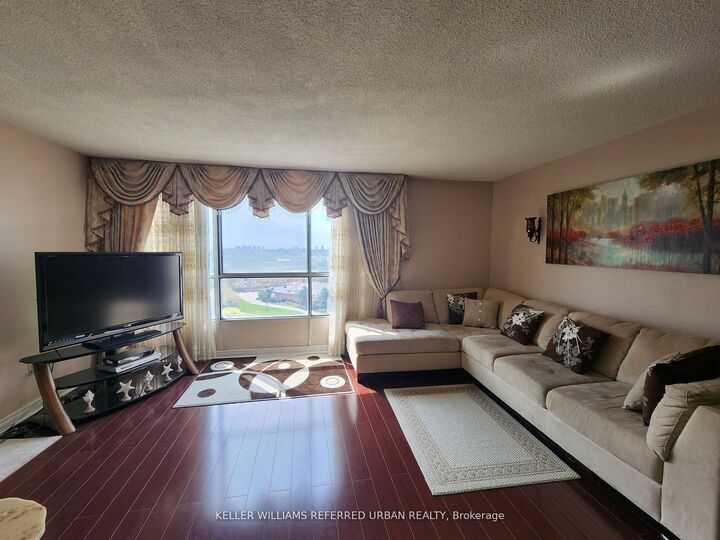 Property Photo:  10 Martha Eaton Way 1609  ON M6M 5B3 