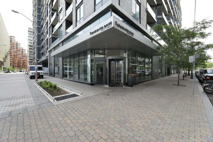 Property Photo:  1 Edgewater Drive Ph36  ON M5A 1B9 
