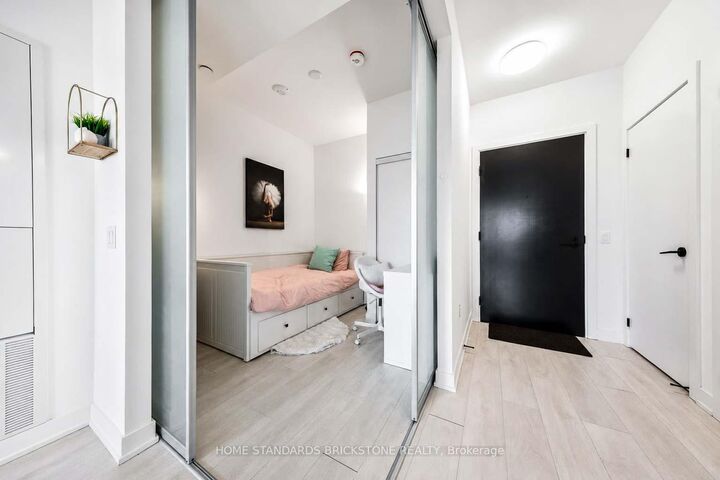 Property Photo:  117 Broadway Avenue 1705  ON M4P 1V3 