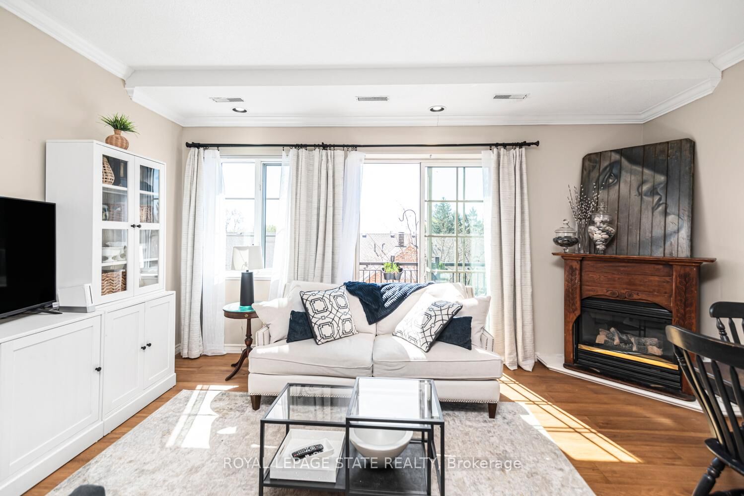 Property Photo: 262 Dundas Street E 311 ON L9B 1A9