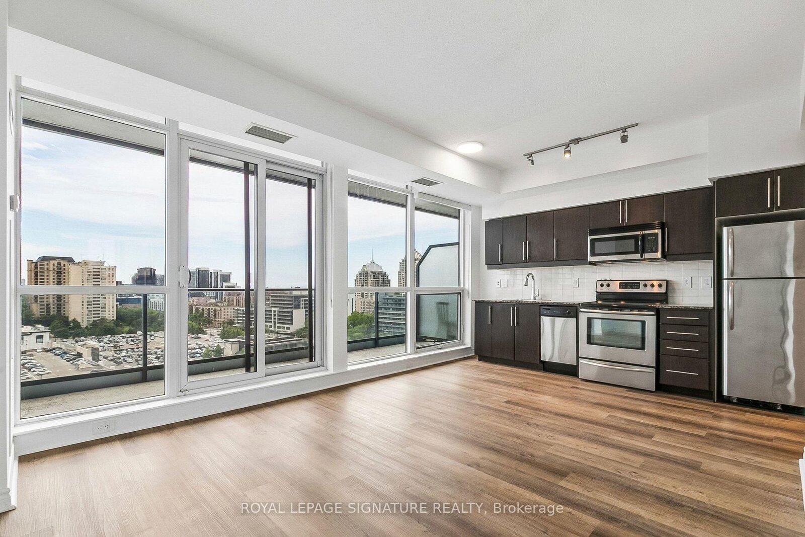 Property Photo: 2885 Bayview Avenue 923 ON M2K 0A3