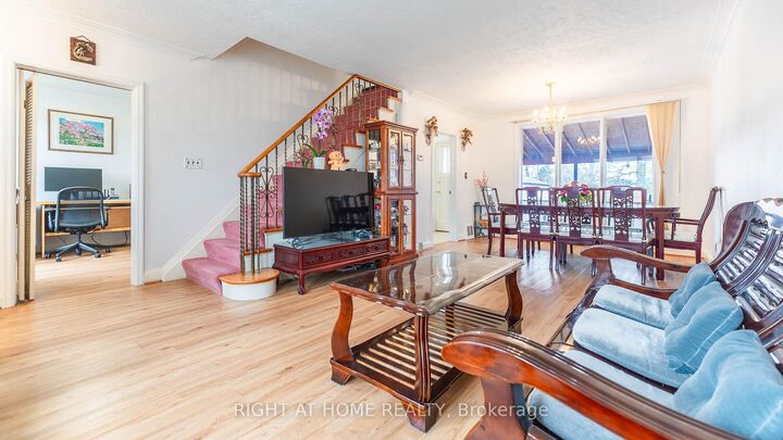 Property Photo:  82 Tower Drive  ON M1R 3P2 