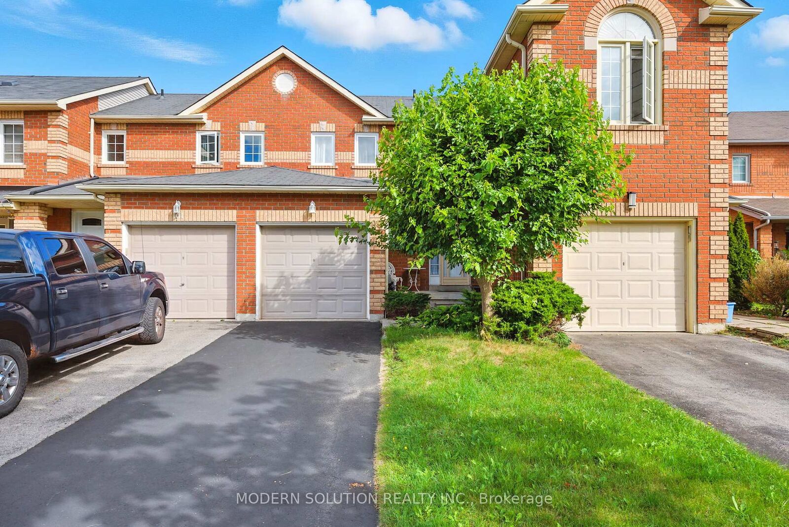 Property Photo:  99 Creekwood Crescent  ON L1R 2K1 