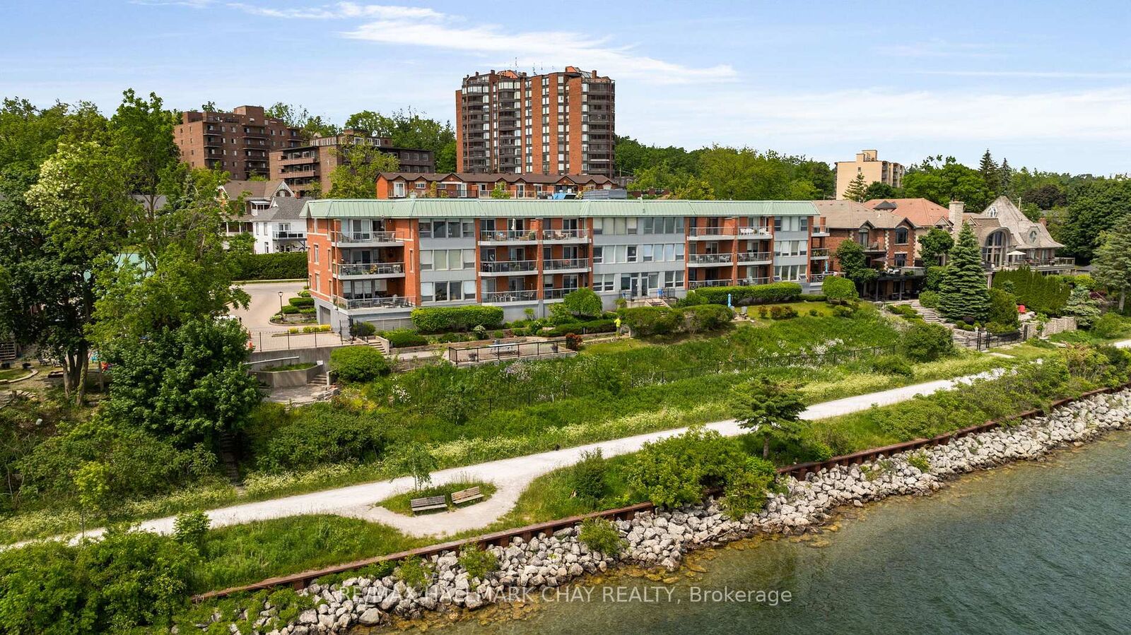 Property Photo: 21 Kempenfelt Drive 103 ON L4M 1B8