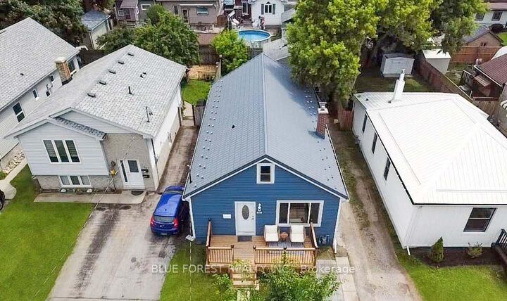 Property Photo: 104 Delaware Street ON N5Z 2N5