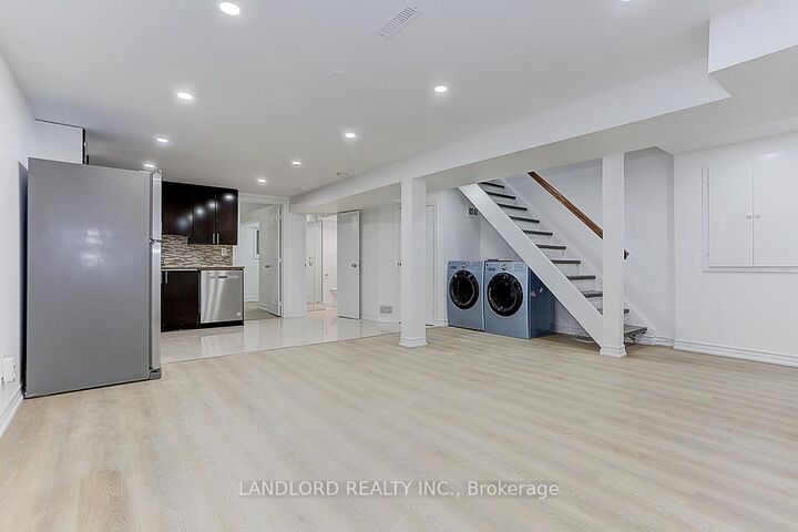 Property Photo:  3271 Chokecherry Crescent Lower  ON L5L 1B1 