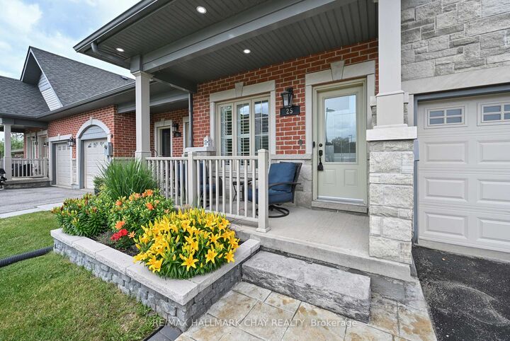 Property Photo: 25 Kingsmere Crescent ON L9R 0K6