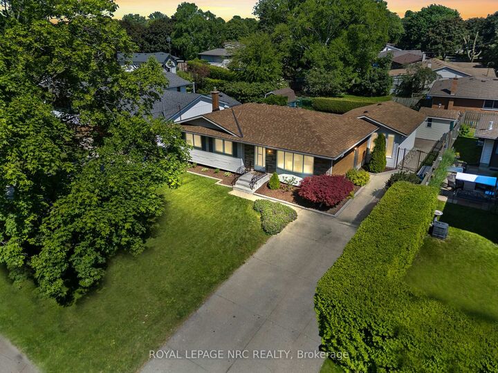 Property Photo:  116 Windward Street  ON L2M 4C6 