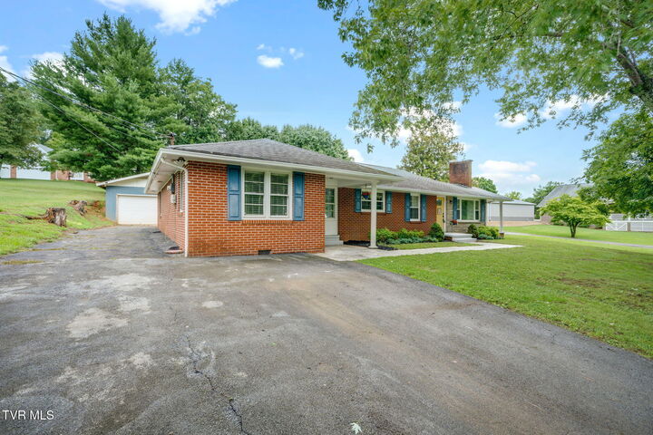 Property Photo:  329 Lewis Lane  TN 37660 