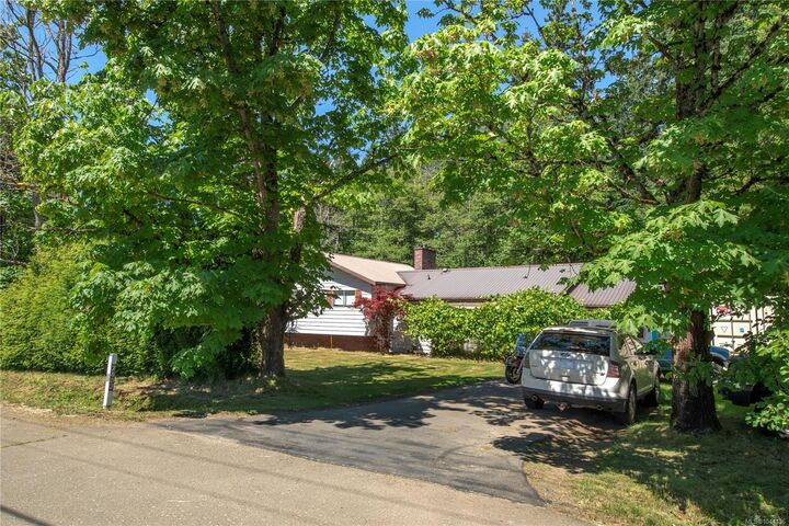 7602 Island Hwy N — photo 1