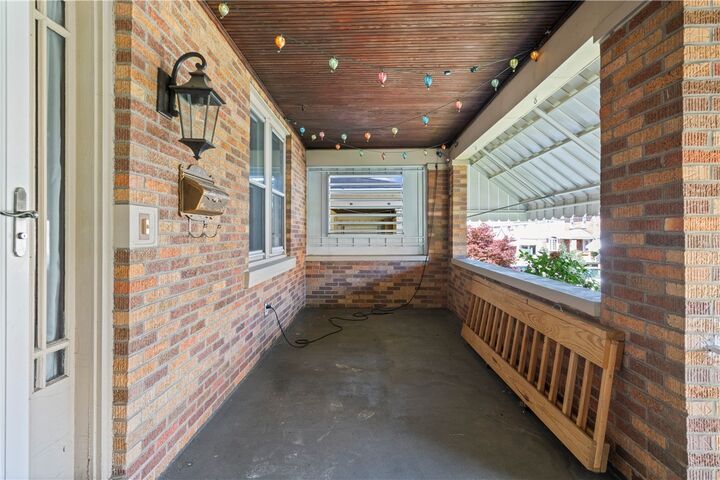 Property Photo:  147 W Marigold St  PA 15120 