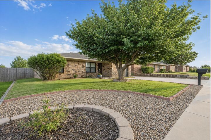 Property Photo: 2618 16th Avenue TX 79015