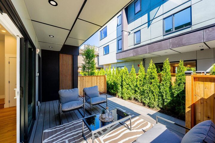 Property Photo: 678 E 22nd Avenue 1 BC V5V 1V4