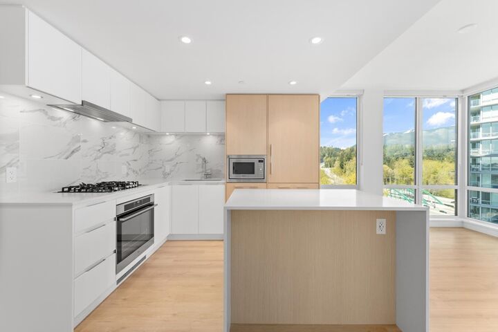 Property Photo:  1500 Fern Street 1502  BC V7J 1H6 
