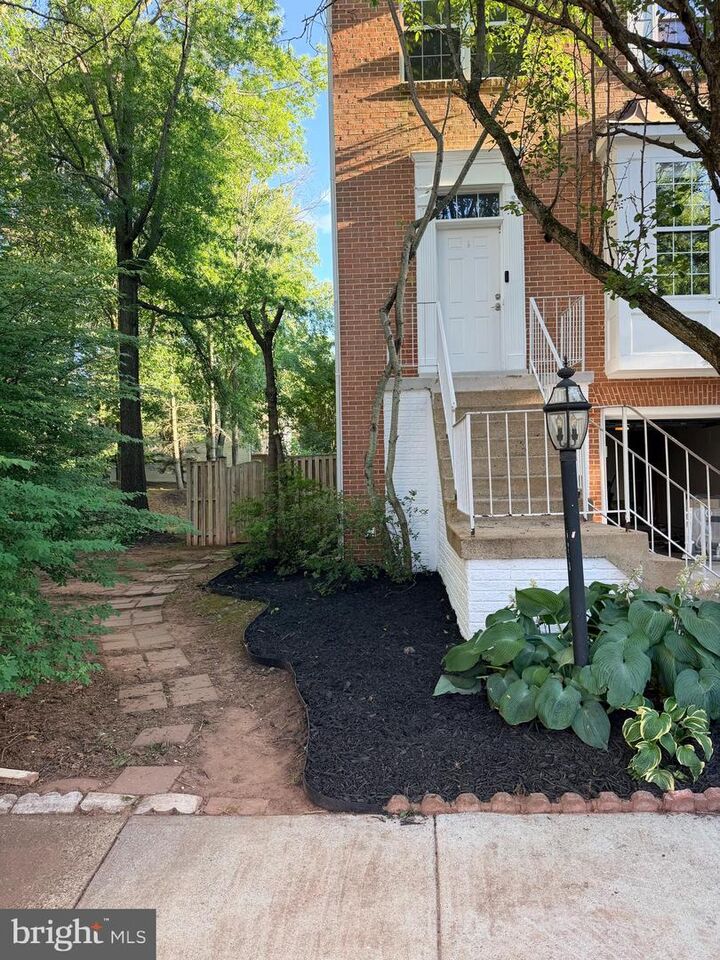 Property Photo: 47403 Darkhollow Falls Terrace VA 20165