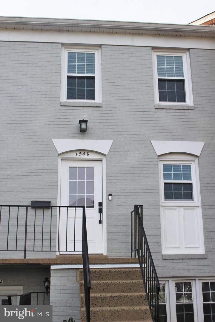 Property Photo: 154 Fairfield Drive C VA 20186