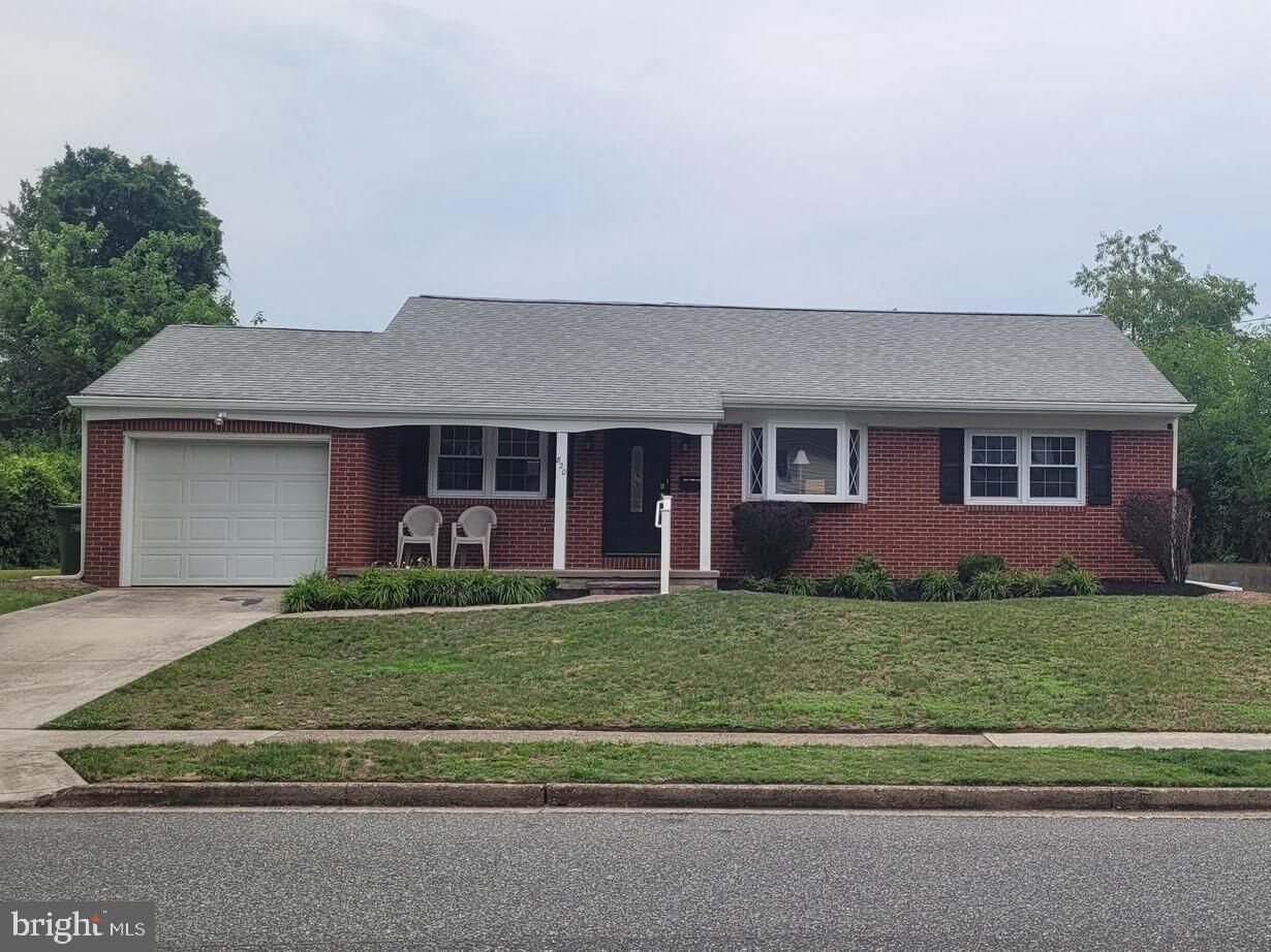 Property Photo:  820 Jamestown Road  NJ 08012 