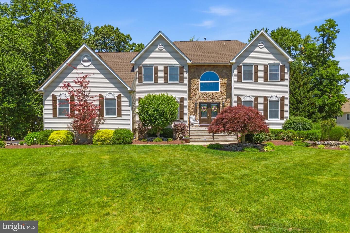 Property Photo:  16 Kings Court  NJ 08831 