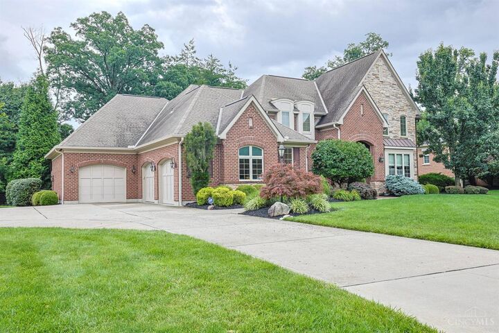 Property Photo:  8126 Deer Path Lane  OH 45243 