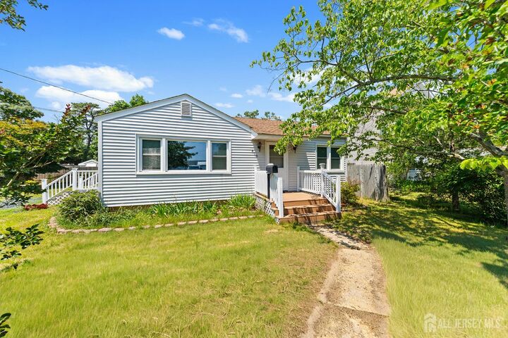 Property Photo:  418 Greenwood Lane  NJ 08723 