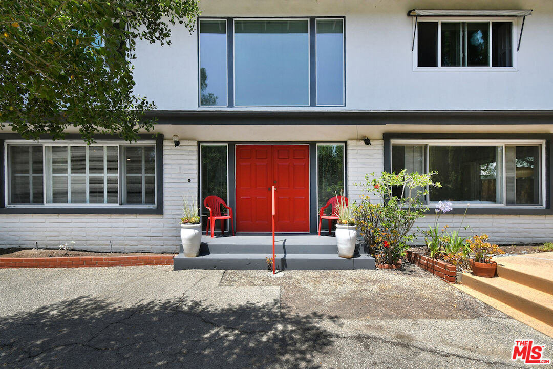 Property Photo:  11944 Briarvale Lane  CA 91604 