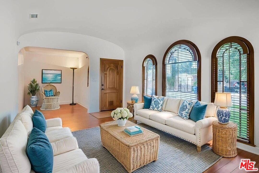 Property Photo:  4264 Mildred Ave  CA 90066 