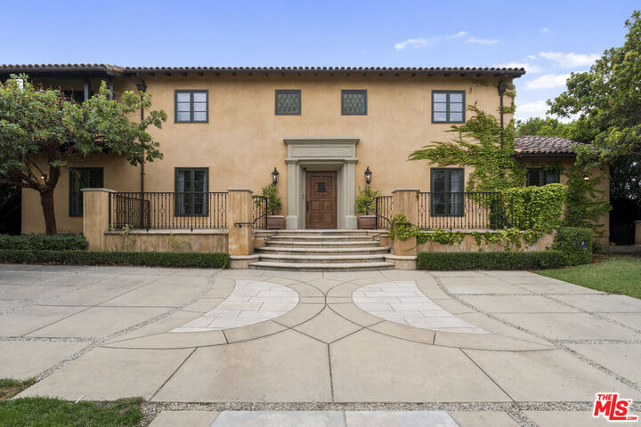 Property Photo:  305 S June St  CA 90020 
