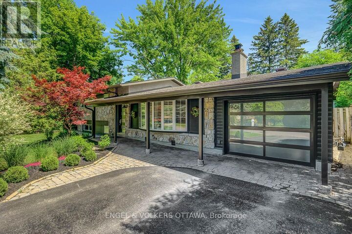 Property Photo:  54 Qualicum Street  ON K2H 7H4 