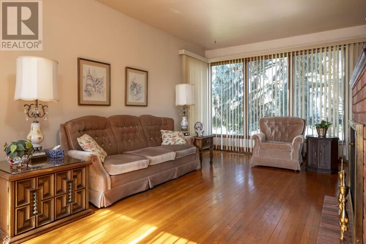 Property Photo:  231 Alder Ave  ON P7B 4T8 