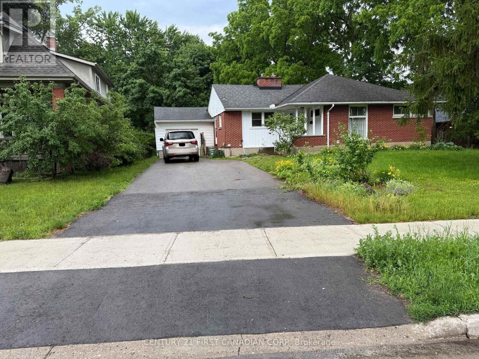 Property Photo:  49 Woodward Avenue  ON N6H 2G6 