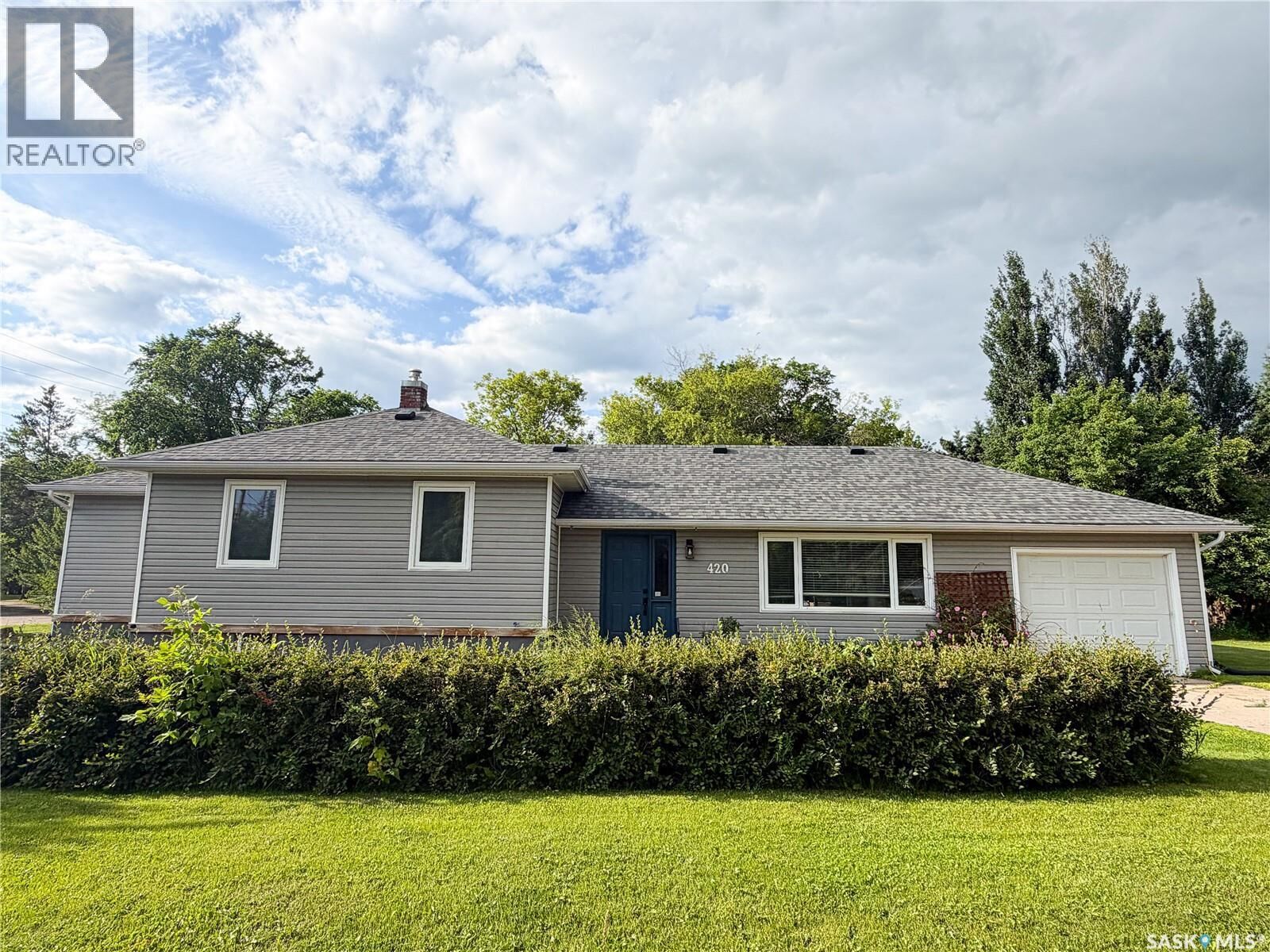 Property Photo:  420 1st Street W  SK S9X 1E5 