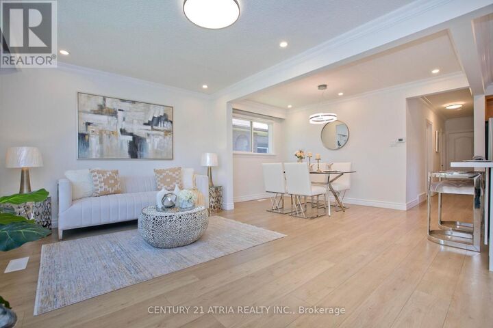 Property Photo:  53 Bergen Road  ON M1P 1S1 