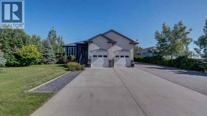 Property Photo:  106 Derochie Drive West  AB T0L 0T0 