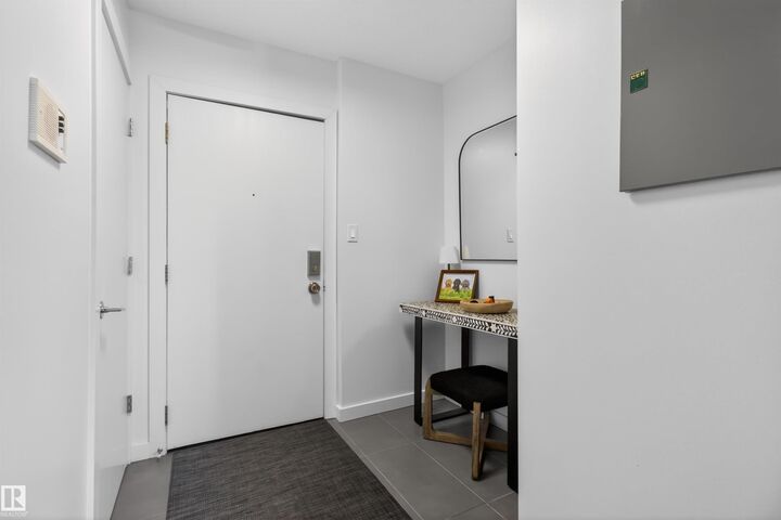 Property Photo: 10026 112 Street NW 305 AB T5K 1L9