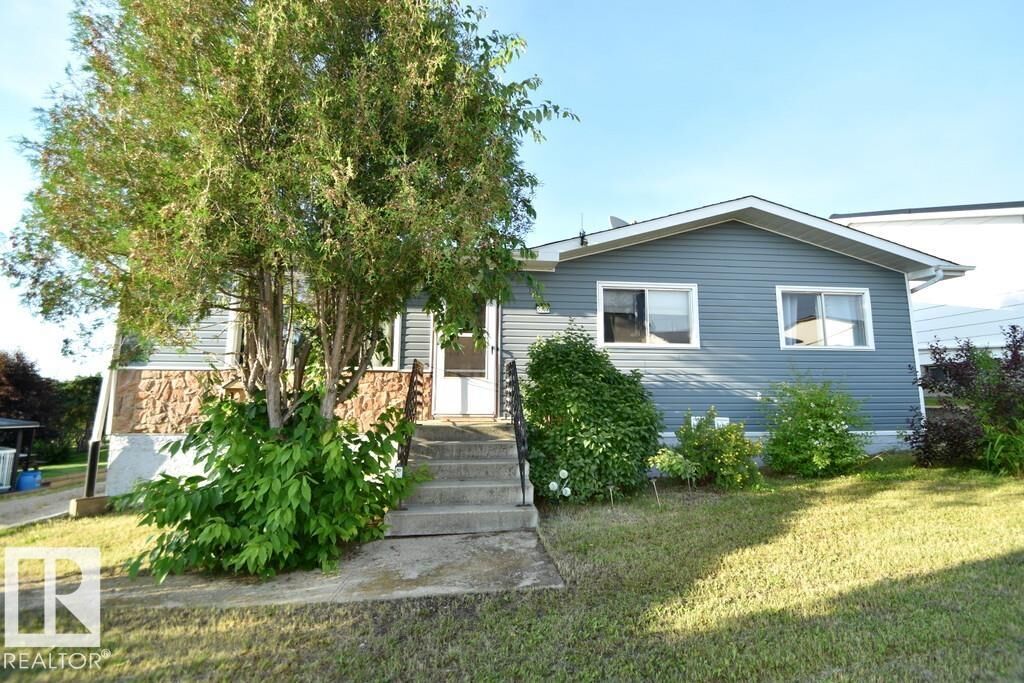 Property Photo: 5308 Willow Drive AB T0A 0M0