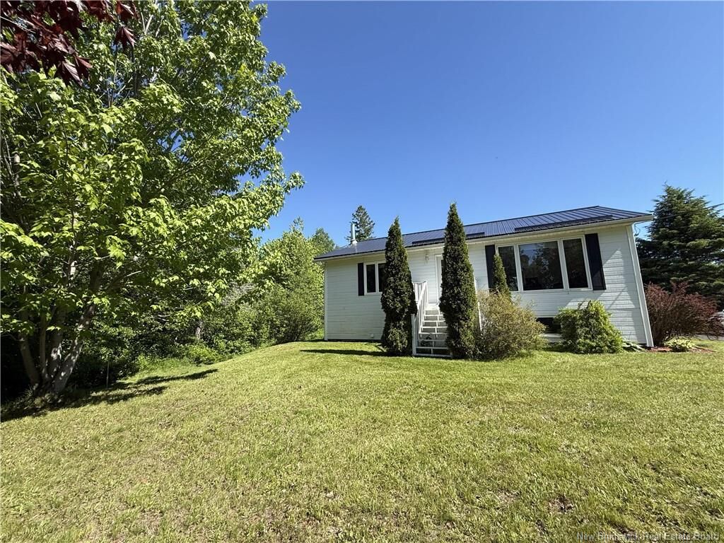 Property Photo:  431 Boulevard Des Acadiens  NB E1W 1G1 