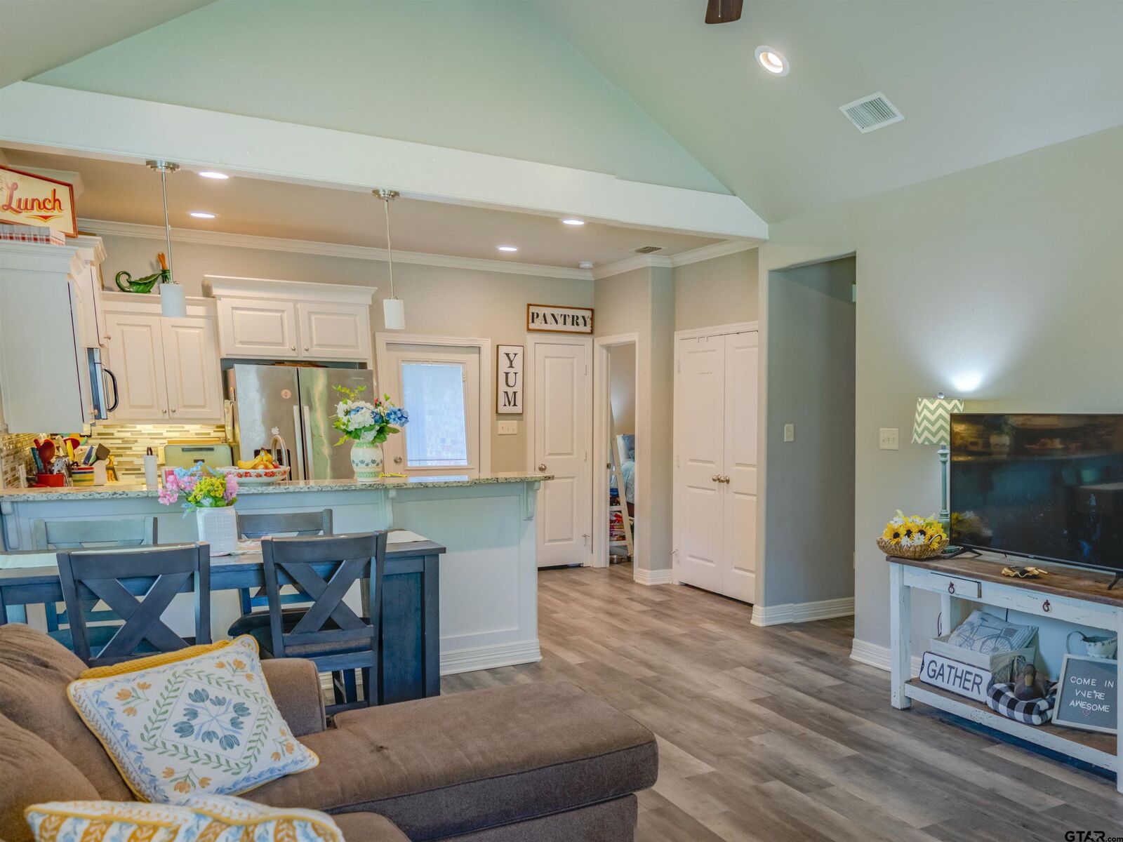 Property Photo:  1815 Knob Hill  TX 75701 