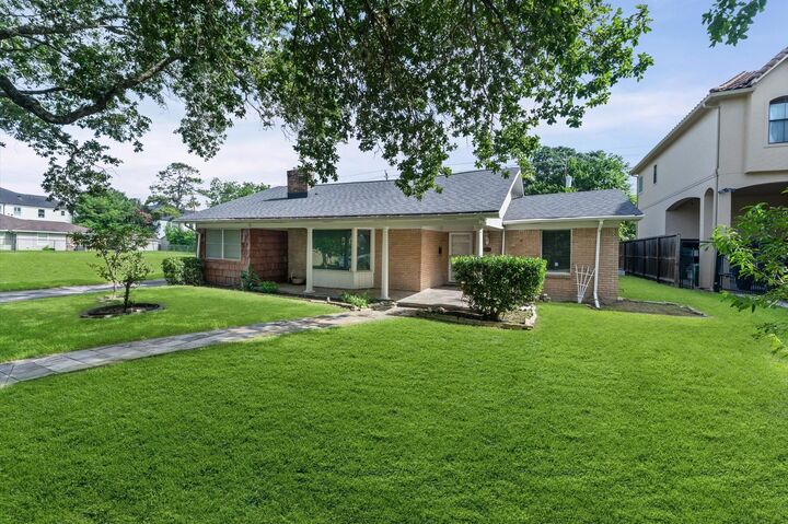 Property Photo:  3314 Blue Bonnet Boulevard  TX 77025 