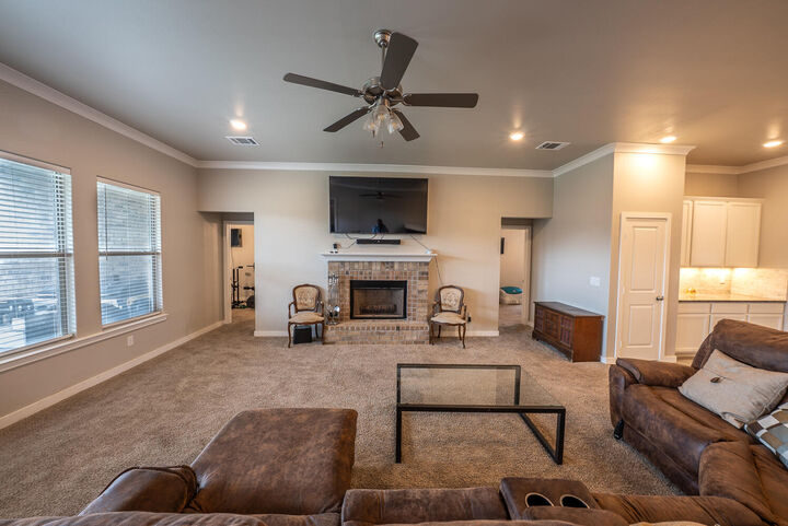 Property Photo: 2704 Viola Avenue TX 79407